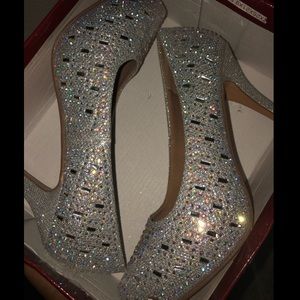 Worn once for a hour